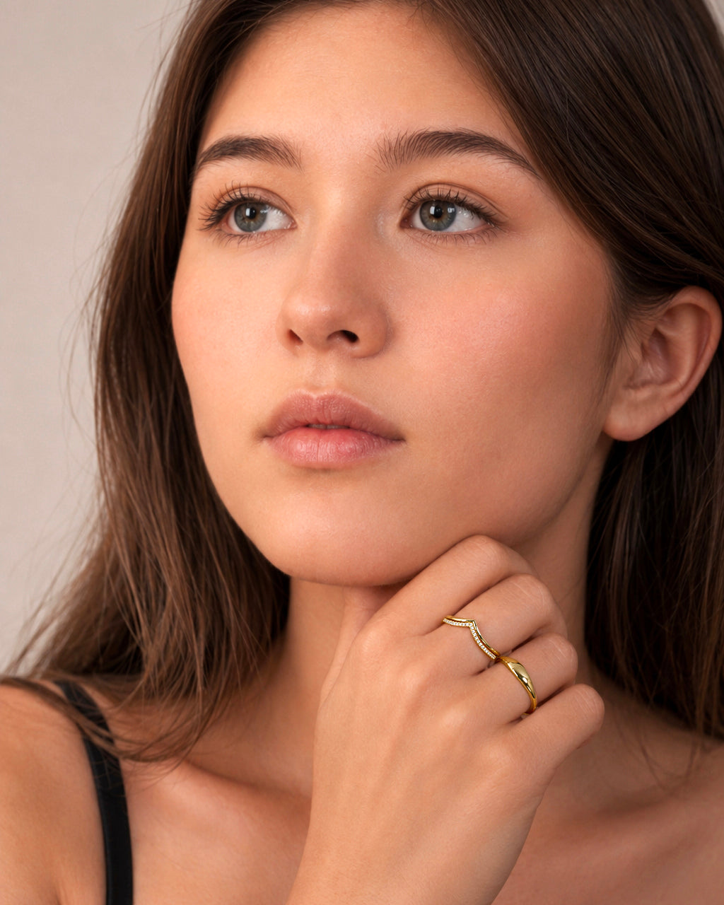 Luma Ring 3.8 - 14K Gold Lifestyle